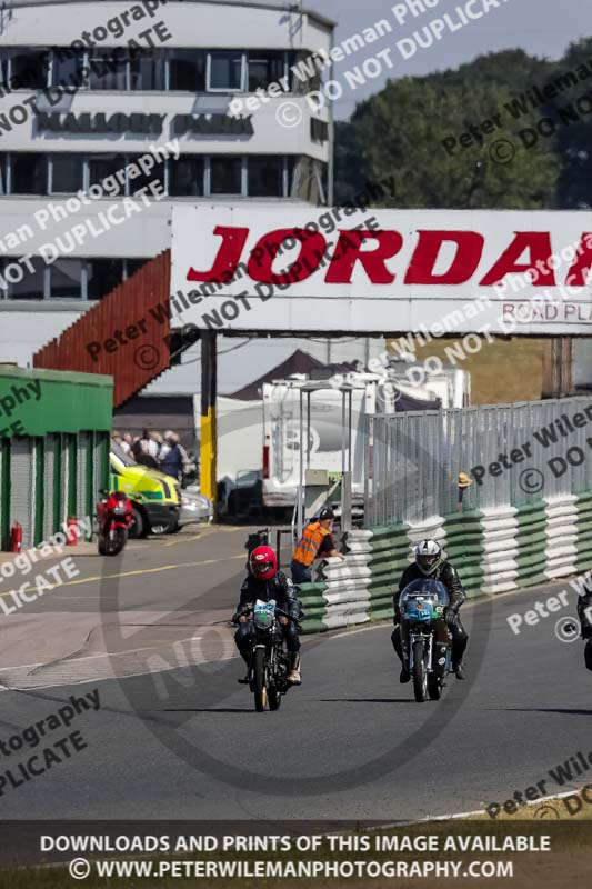 Vintage motorcycle club;eventdigitalimages;mallory park;mallory park trackday photographs;no limits trackdays;peter wileman photography;trackday digital images;trackday photos;vmcc festival 1000 bikes photographs