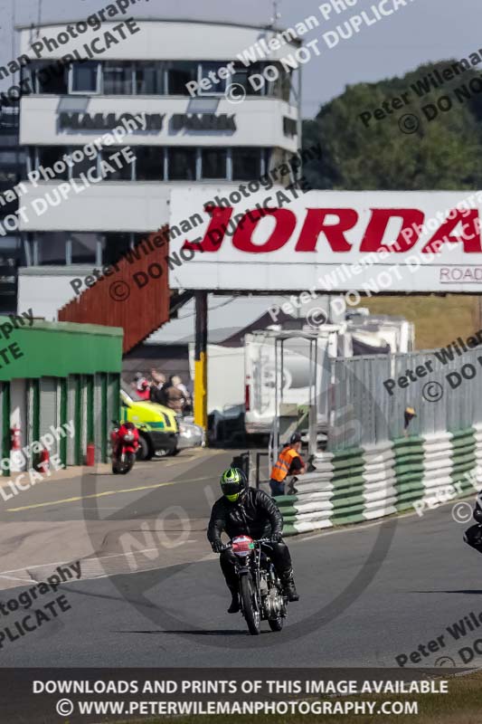 Vintage motorcycle club;eventdigitalimages;mallory park;mallory park trackday photographs;no limits trackdays;peter wileman photography;trackday digital images;trackday photos;vmcc festival 1000 bikes photographs
