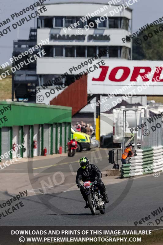 Vintage motorcycle club;eventdigitalimages;mallory park;mallory park trackday photographs;no limits trackdays;peter wileman photography;trackday digital images;trackday photos;vmcc festival 1000 bikes photographs