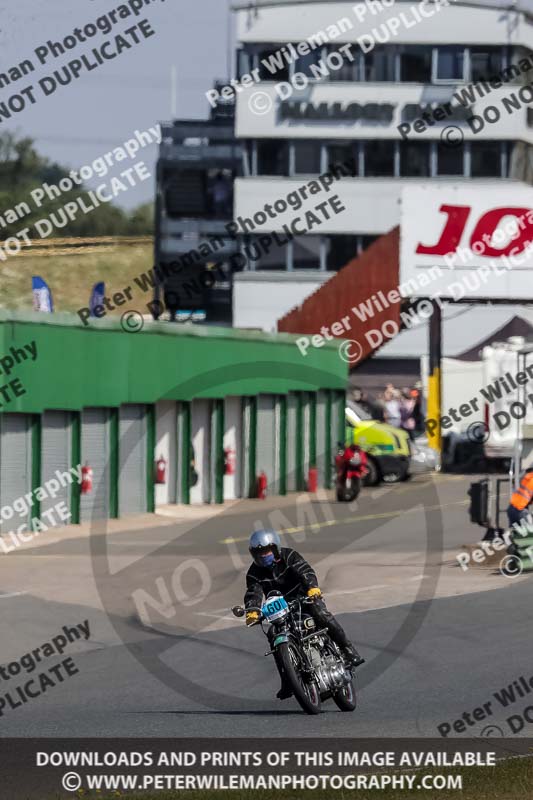 Vintage motorcycle club;eventdigitalimages;mallory park;mallory park trackday photographs;no limits trackdays;peter wileman photography;trackday digital images;trackday photos;vmcc festival 1000 bikes photographs