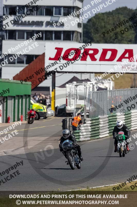 Vintage motorcycle club;eventdigitalimages;mallory park;mallory park trackday photographs;no limits trackdays;peter wileman photography;trackday digital images;trackday photos;vmcc festival 1000 bikes photographs