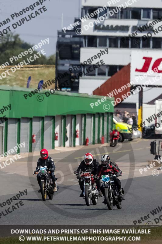 Vintage motorcycle club;eventdigitalimages;mallory park;mallory park trackday photographs;no limits trackdays;peter wileman photography;trackday digital images;trackday photos;vmcc festival 1000 bikes photographs