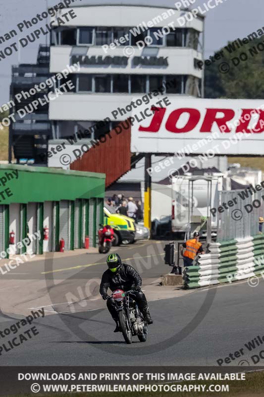 Vintage motorcycle club;eventdigitalimages;mallory park;mallory park trackday photographs;no limits trackdays;peter wileman photography;trackday digital images;trackday photos;vmcc festival 1000 bikes photographs