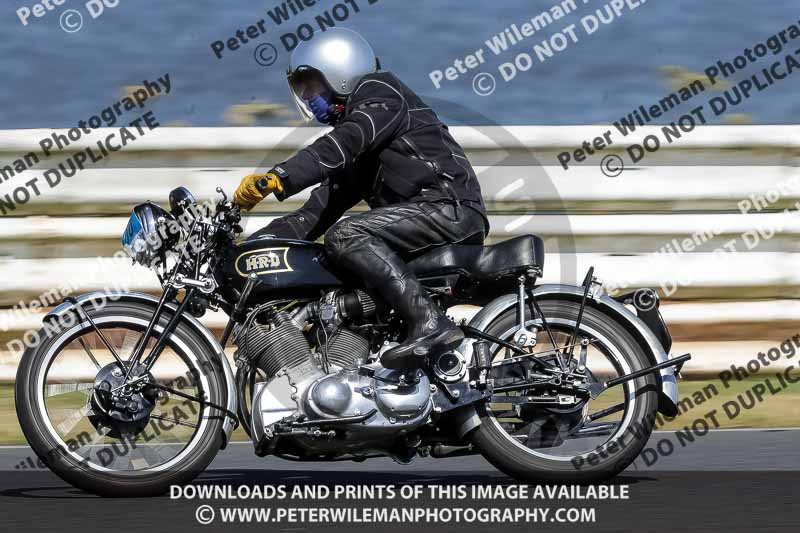 Vintage motorcycle club;eventdigitalimages;mallory park;mallory park trackday photographs;no limits trackdays;peter wileman photography;trackday digital images;trackday photos;vmcc festival 1000 bikes photographs