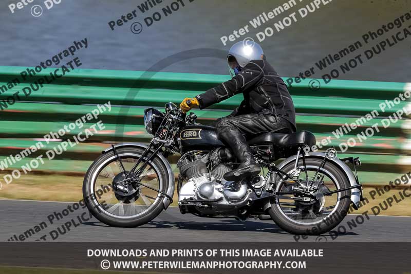 Vintage motorcycle club;eventdigitalimages;mallory park;mallory park trackday photographs;no limits trackdays;peter wileman photography;trackday digital images;trackday photos;vmcc festival 1000 bikes photographs