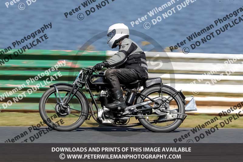 Vintage motorcycle club;eventdigitalimages;mallory park;mallory park trackday photographs;no limits trackdays;peter wileman photography;trackday digital images;trackday photos;vmcc festival 1000 bikes photographs