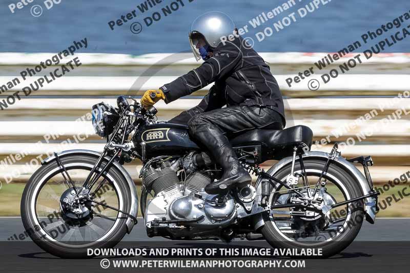 Vintage motorcycle club;eventdigitalimages;mallory park;mallory park trackday photographs;no limits trackdays;peter wileman photography;trackday digital images;trackday photos;vmcc festival 1000 bikes photographs