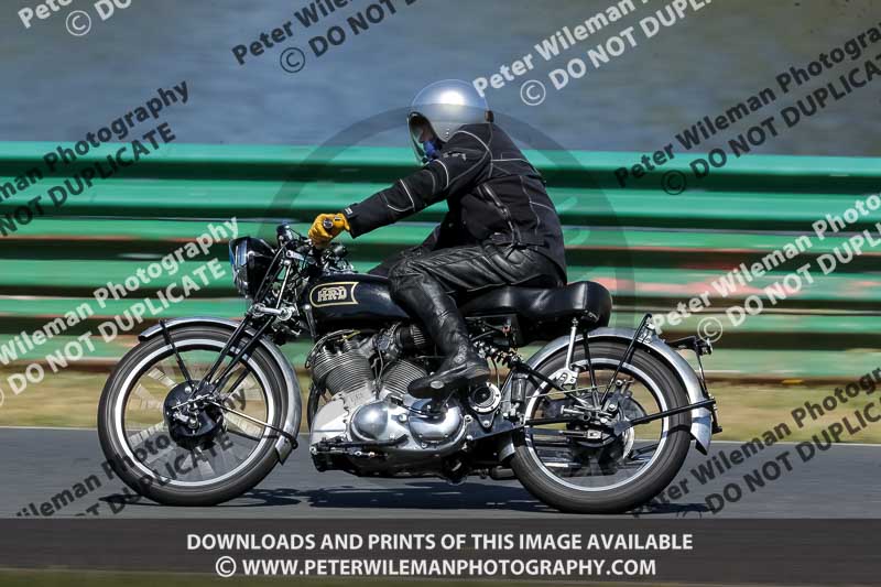 Vintage motorcycle club;eventdigitalimages;mallory park;mallory park trackday photographs;no limits trackdays;peter wileman photography;trackday digital images;trackday photos;vmcc festival 1000 bikes photographs