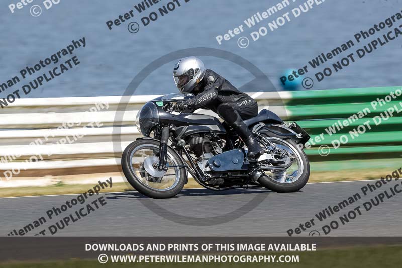 Vintage motorcycle club;eventdigitalimages;mallory park;mallory park trackday photographs;no limits trackdays;peter wileman photography;trackday digital images;trackday photos;vmcc festival 1000 bikes photographs