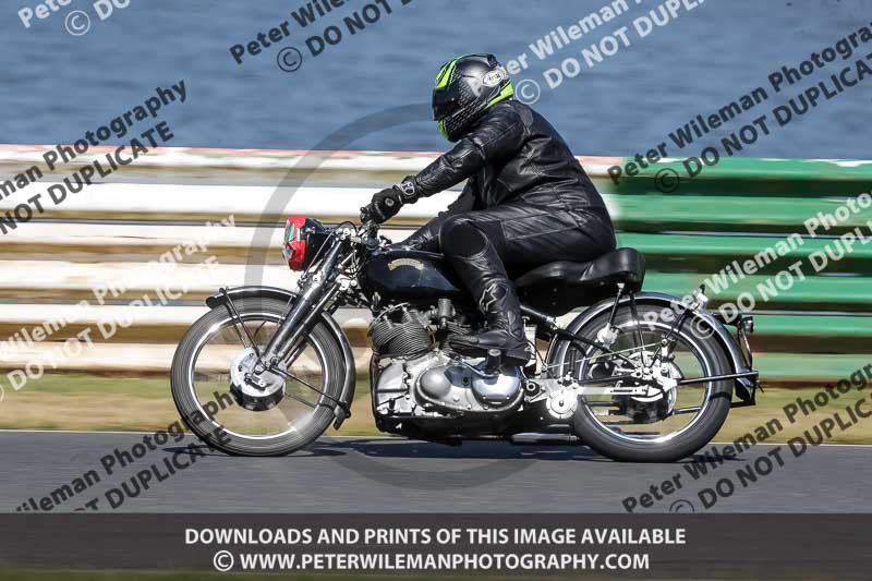 Vintage motorcycle club;eventdigitalimages;mallory park;mallory park trackday photographs;no limits trackdays;peter wileman photography;trackday digital images;trackday photos;vmcc festival 1000 bikes photographs