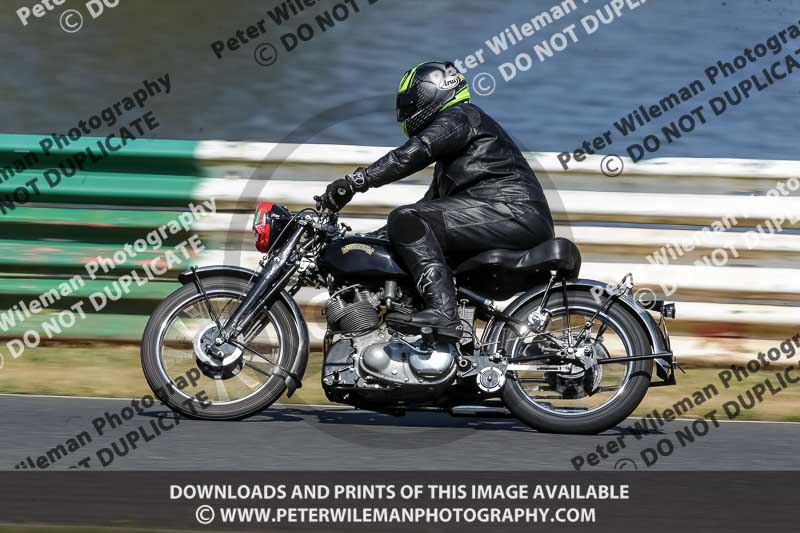 Vintage motorcycle club;eventdigitalimages;mallory park;mallory park trackday photographs;no limits trackdays;peter wileman photography;trackday digital images;trackday photos;vmcc festival 1000 bikes photographs