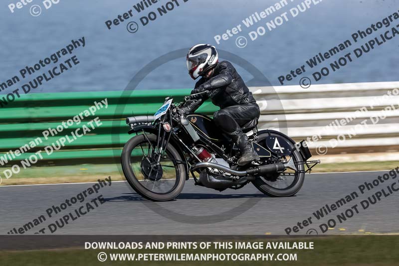 Vintage motorcycle club;eventdigitalimages;mallory park;mallory park trackday photographs;no limits trackdays;peter wileman photography;trackday digital images;trackday photos;vmcc festival 1000 bikes photographs