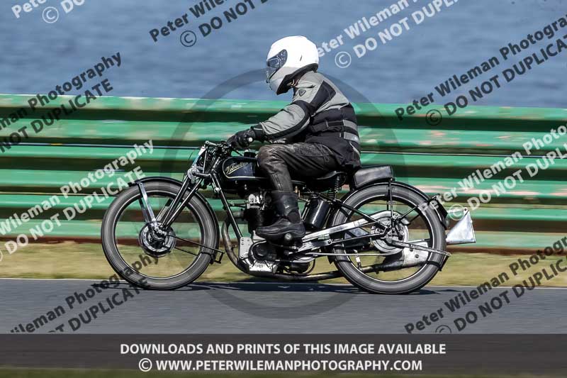 Vintage motorcycle club;eventdigitalimages;mallory park;mallory park trackday photographs;no limits trackdays;peter wileman photography;trackday digital images;trackday photos;vmcc festival 1000 bikes photographs