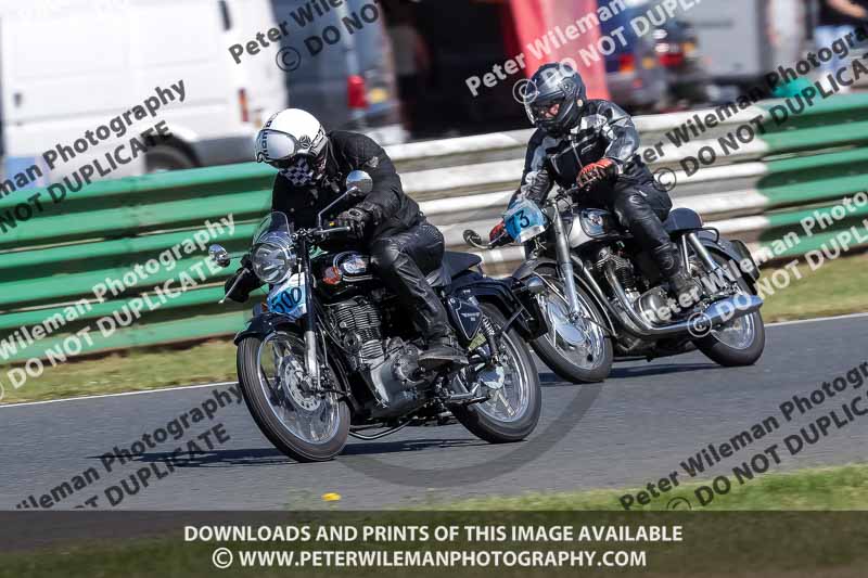 Vintage motorcycle club;eventdigitalimages;mallory park;mallory park trackday photographs;no limits trackdays;peter wileman photography;trackday digital images;trackday photos;vmcc festival 1000 bikes photographs
