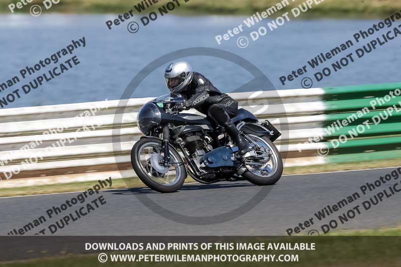 Vintage motorcycle club;eventdigitalimages;mallory park;mallory park trackday photographs;no limits trackdays;peter wileman photography;trackday digital images;trackday photos;vmcc festival 1000 bikes photographs