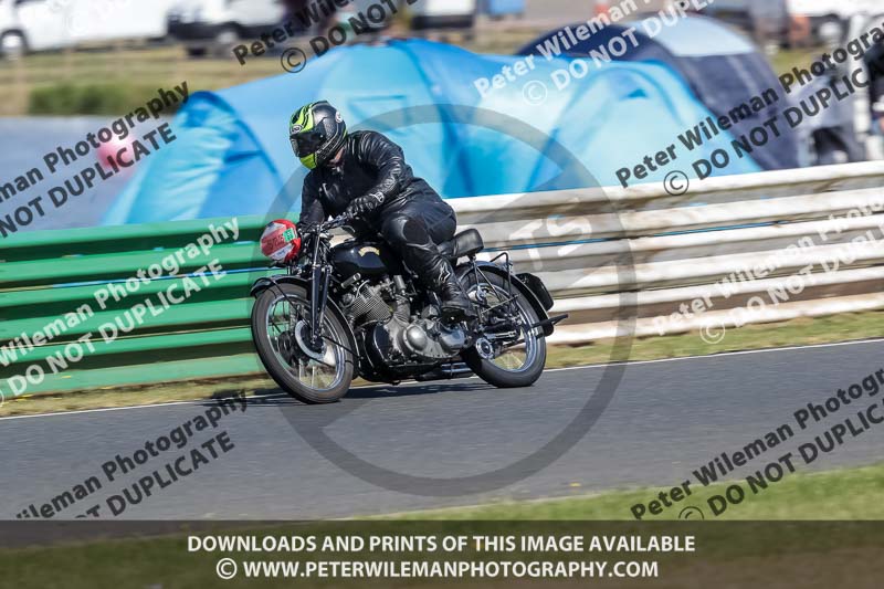 Vintage motorcycle club;eventdigitalimages;mallory park;mallory park trackday photographs;no limits trackdays;peter wileman photography;trackday digital images;trackday photos;vmcc festival 1000 bikes photographs