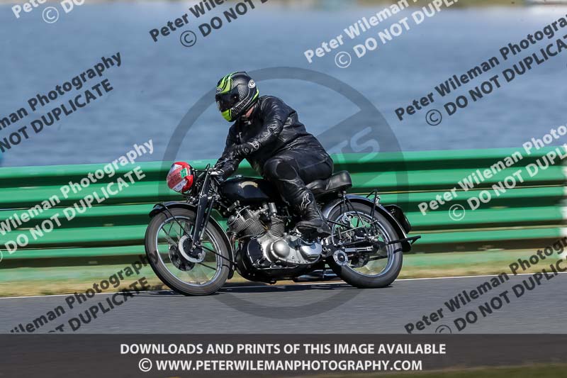 Vintage motorcycle club;eventdigitalimages;mallory park;mallory park trackday photographs;no limits trackdays;peter wileman photography;trackday digital images;trackday photos;vmcc festival 1000 bikes photographs