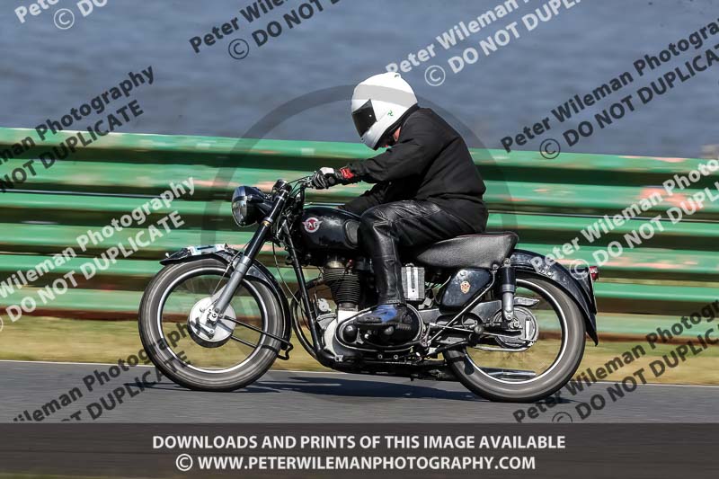 Vintage motorcycle club;eventdigitalimages;mallory park;mallory park trackday photographs;no limits trackdays;peter wileman photography;trackday digital images;trackday photos;vmcc festival 1000 bikes photographs