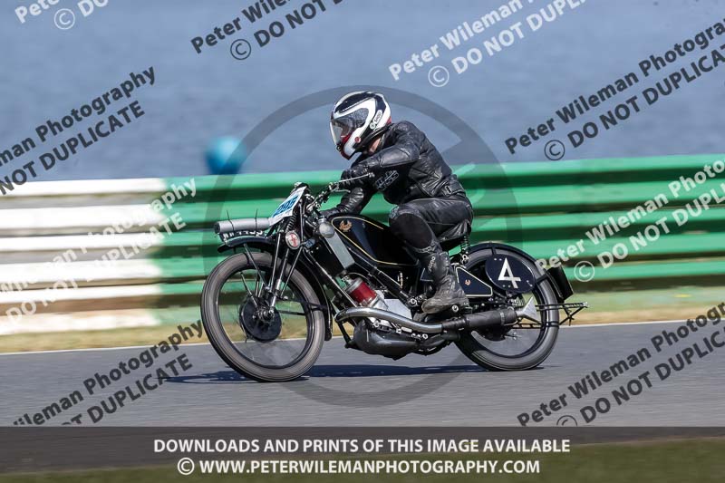 Vintage motorcycle club;eventdigitalimages;mallory park;mallory park trackday photographs;no limits trackdays;peter wileman photography;trackday digital images;trackday photos;vmcc festival 1000 bikes photographs