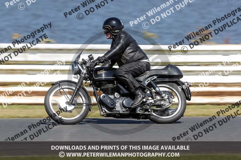 Vintage motorcycle club;eventdigitalimages;mallory park;mallory park trackday photographs;no limits trackdays;peter wileman photography;trackday digital images;trackday photos;vmcc festival 1000 bikes photographs