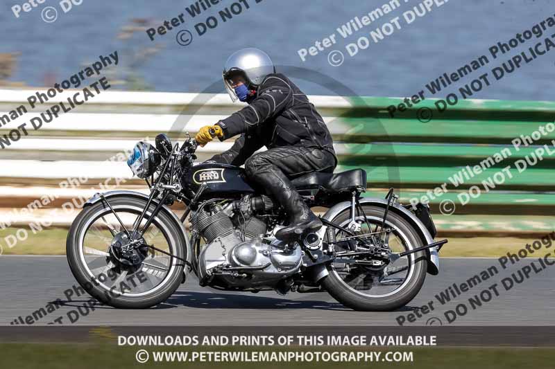 Vintage motorcycle club;eventdigitalimages;mallory park;mallory park trackday photographs;no limits trackdays;peter wileman photography;trackday digital images;trackday photos;vmcc festival 1000 bikes photographs