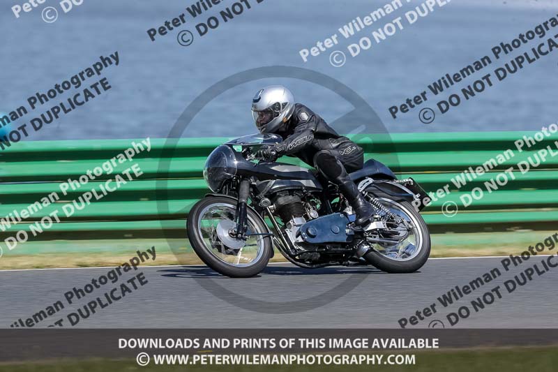 Vintage motorcycle club;eventdigitalimages;mallory park;mallory park trackday photographs;no limits trackdays;peter wileman photography;trackday digital images;trackday photos;vmcc festival 1000 bikes photographs