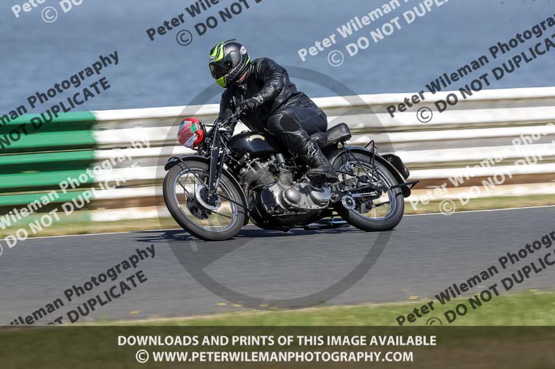 Vintage motorcycle club;eventdigitalimages;mallory park;mallory park trackday photographs;no limits trackdays;peter wileman photography;trackday digital images;trackday photos;vmcc festival 1000 bikes photographs