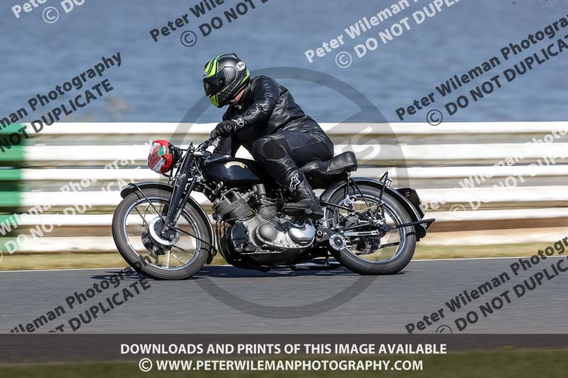 Vintage motorcycle club;eventdigitalimages;mallory park;mallory park trackday photographs;no limits trackdays;peter wileman photography;trackday digital images;trackday photos;vmcc festival 1000 bikes photographs