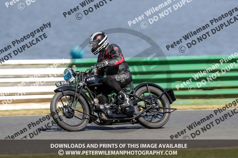 Vintage motorcycle club;eventdigitalimages;mallory park;mallory park trackday photographs;no limits trackdays;peter wileman photography;trackday digital images;trackday photos;vmcc festival 1000 bikes photographs