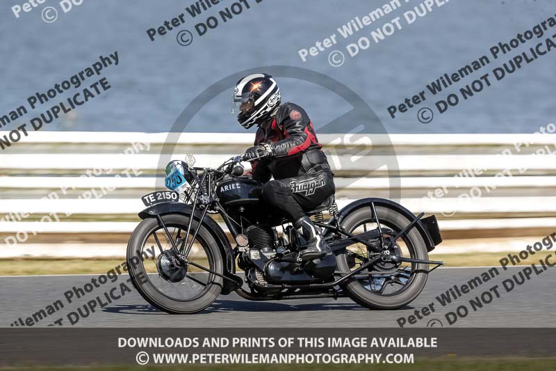 Vintage motorcycle club;eventdigitalimages;mallory park;mallory park trackday photographs;no limits trackdays;peter wileman photography;trackday digital images;trackday photos;vmcc festival 1000 bikes photographs