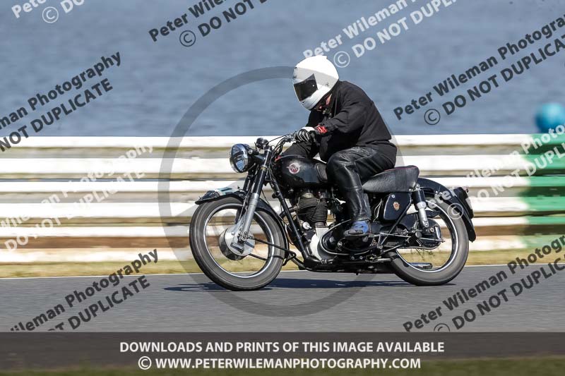 Vintage motorcycle club;eventdigitalimages;mallory park;mallory park trackday photographs;no limits trackdays;peter wileman photography;trackday digital images;trackday photos;vmcc festival 1000 bikes photographs