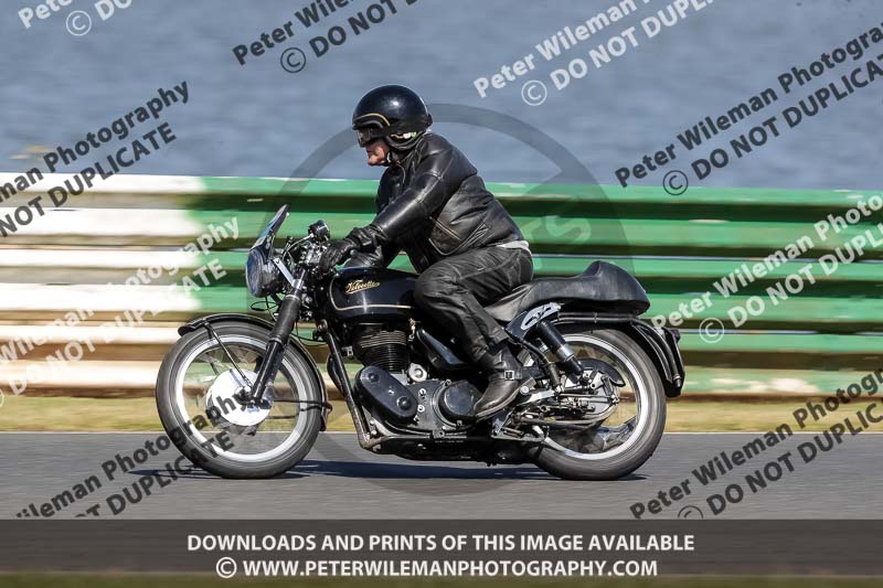 Vintage motorcycle club;eventdigitalimages;mallory park;mallory park trackday photographs;no limits trackdays;peter wileman photography;trackday digital images;trackday photos;vmcc festival 1000 bikes photographs