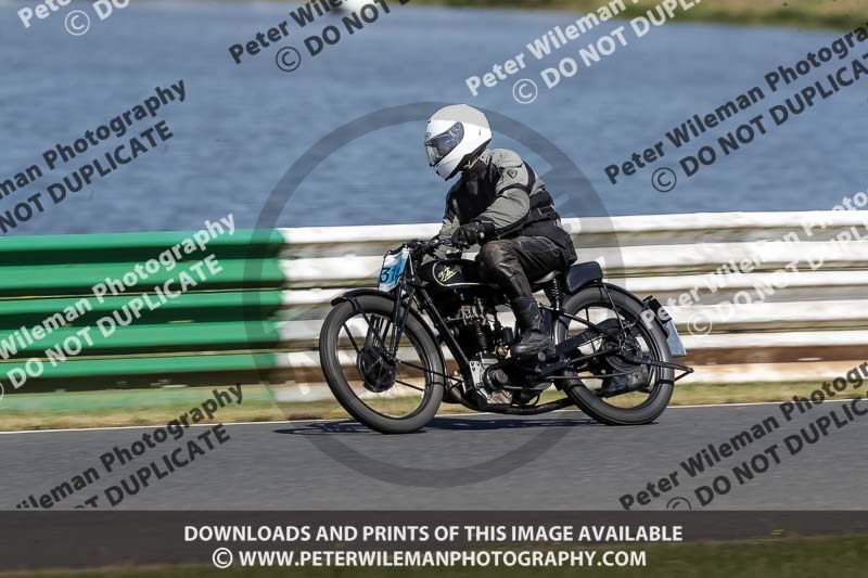 Vintage motorcycle club;eventdigitalimages;mallory park;mallory park trackday photographs;no limits trackdays;peter wileman photography;trackday digital images;trackday photos;vmcc festival 1000 bikes photographs