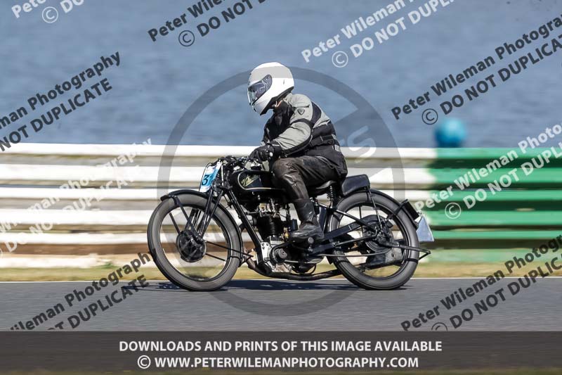 Vintage motorcycle club;eventdigitalimages;mallory park;mallory park trackday photographs;no limits trackdays;peter wileman photography;trackday digital images;trackday photos;vmcc festival 1000 bikes photographs