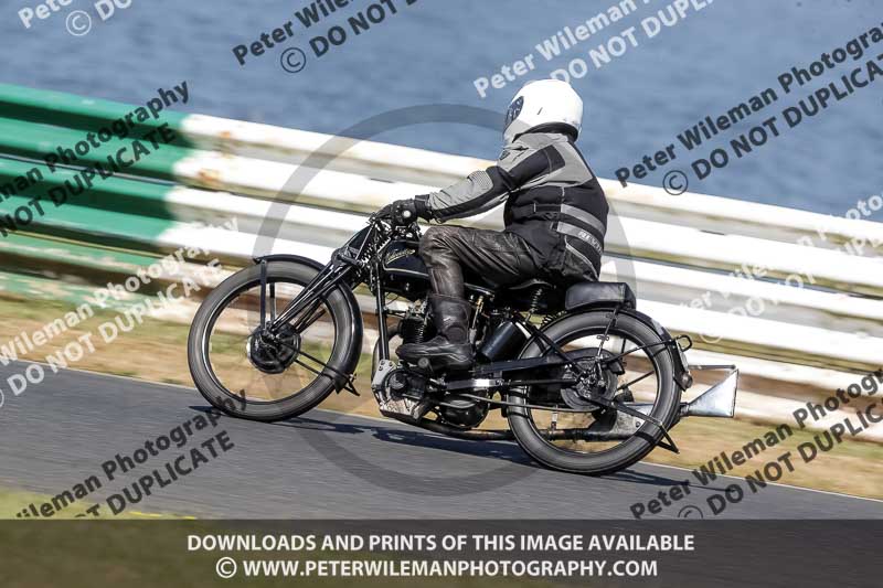 Vintage motorcycle club;eventdigitalimages;mallory park;mallory park trackday photographs;no limits trackdays;peter wileman photography;trackday digital images;trackday photos;vmcc festival 1000 bikes photographs