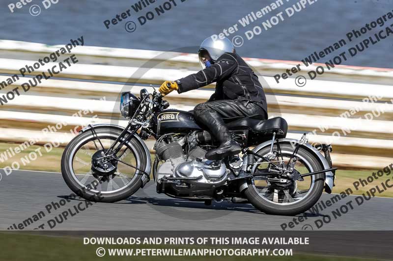 Vintage motorcycle club;eventdigitalimages;mallory park;mallory park trackday photographs;no limits trackdays;peter wileman photography;trackday digital images;trackday photos;vmcc festival 1000 bikes photographs