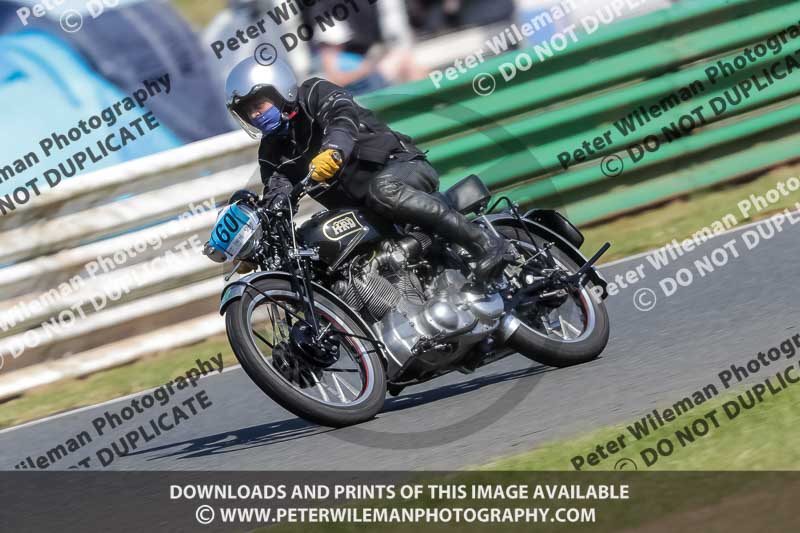 Vintage motorcycle club;eventdigitalimages;mallory park;mallory park trackday photographs;no limits trackdays;peter wileman photography;trackday digital images;trackday photos;vmcc festival 1000 bikes photographs
