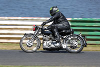 Vintage-motorcycle-club;eventdigitalimages;mallory-park;mallory-park-trackday-photographs;no-limits-trackdays;peter-wileman-photography;trackday-digital-images;trackday-photos;vmcc-festival-1000-bikes-photographs