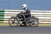 Vintage-motorcycle-club;eventdigitalimages;mallory-park;mallory-park-trackday-photographs;no-limits-trackdays;peter-wileman-photography;trackday-digital-images;trackday-photos;vmcc-festival-1000-bikes-photographs