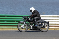 Vintage-motorcycle-club;eventdigitalimages;mallory-park;mallory-park-trackday-photographs;no-limits-trackdays;peter-wileman-photography;trackday-digital-images;trackday-photos;vmcc-festival-1000-bikes-photographs