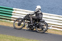 Vintage-motorcycle-club;eventdigitalimages;mallory-park;mallory-park-trackday-photographs;no-limits-trackdays;peter-wileman-photography;trackday-digital-images;trackday-photos;vmcc-festival-1000-bikes-photographs