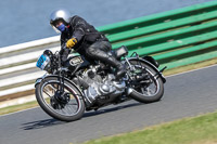 Vintage-motorcycle-club;eventdigitalimages;mallory-park;mallory-park-trackday-photographs;no-limits-trackdays;peter-wileman-photography;trackday-digital-images;trackday-photos;vmcc-festival-1000-bikes-photographs