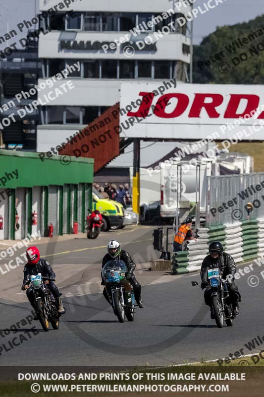 Vintage motorcycle club;eventdigitalimages;mallory park;mallory park trackday photographs;no limits trackdays;peter wileman photography;trackday digital images;trackday photos;vmcc festival 1000 bikes photographs
