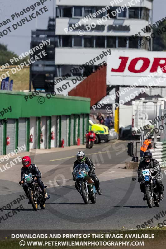 Vintage motorcycle club;eventdigitalimages;mallory park;mallory park trackday photographs;no limits trackdays;peter wileman photography;trackday digital images;trackday photos;vmcc festival 1000 bikes photographs