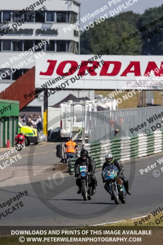 Vintage motorcycle club;eventdigitalimages;mallory park;mallory park trackday photographs;no limits trackdays;peter wileman photography;trackday digital images;trackday photos;vmcc festival 1000 bikes photographs