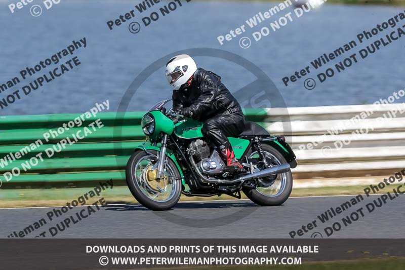 Vintage motorcycle club;eventdigitalimages;mallory park;mallory park trackday photographs;no limits trackdays;peter wileman photography;trackday digital images;trackday photos;vmcc festival 1000 bikes photographs