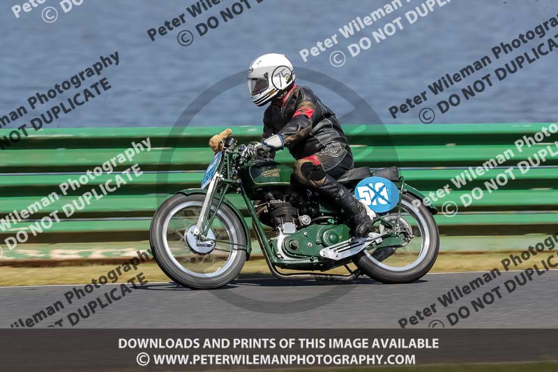 Vintage motorcycle club;eventdigitalimages;mallory park;mallory park trackday photographs;no limits trackdays;peter wileman photography;trackday digital images;trackday photos;vmcc festival 1000 bikes photographs