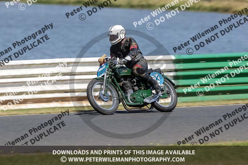 Vintage motorcycle club;eventdigitalimages;mallory park;mallory park trackday photographs;no limits trackdays;peter wileman photography;trackday digital images;trackday photos;vmcc festival 1000 bikes photographs