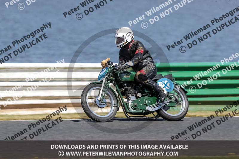 Vintage motorcycle club;eventdigitalimages;mallory park;mallory park trackday photographs;no limits trackdays;peter wileman photography;trackday digital images;trackday photos;vmcc festival 1000 bikes photographs