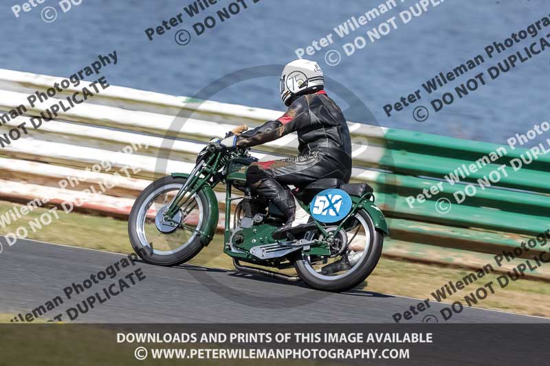 Vintage motorcycle club;eventdigitalimages;mallory park;mallory park trackday photographs;no limits trackdays;peter wileman photography;trackday digital images;trackday photos;vmcc festival 1000 bikes photographs